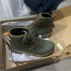 Brand new in box Men’s Muck Apex Lace Up boots size 13 in Olive